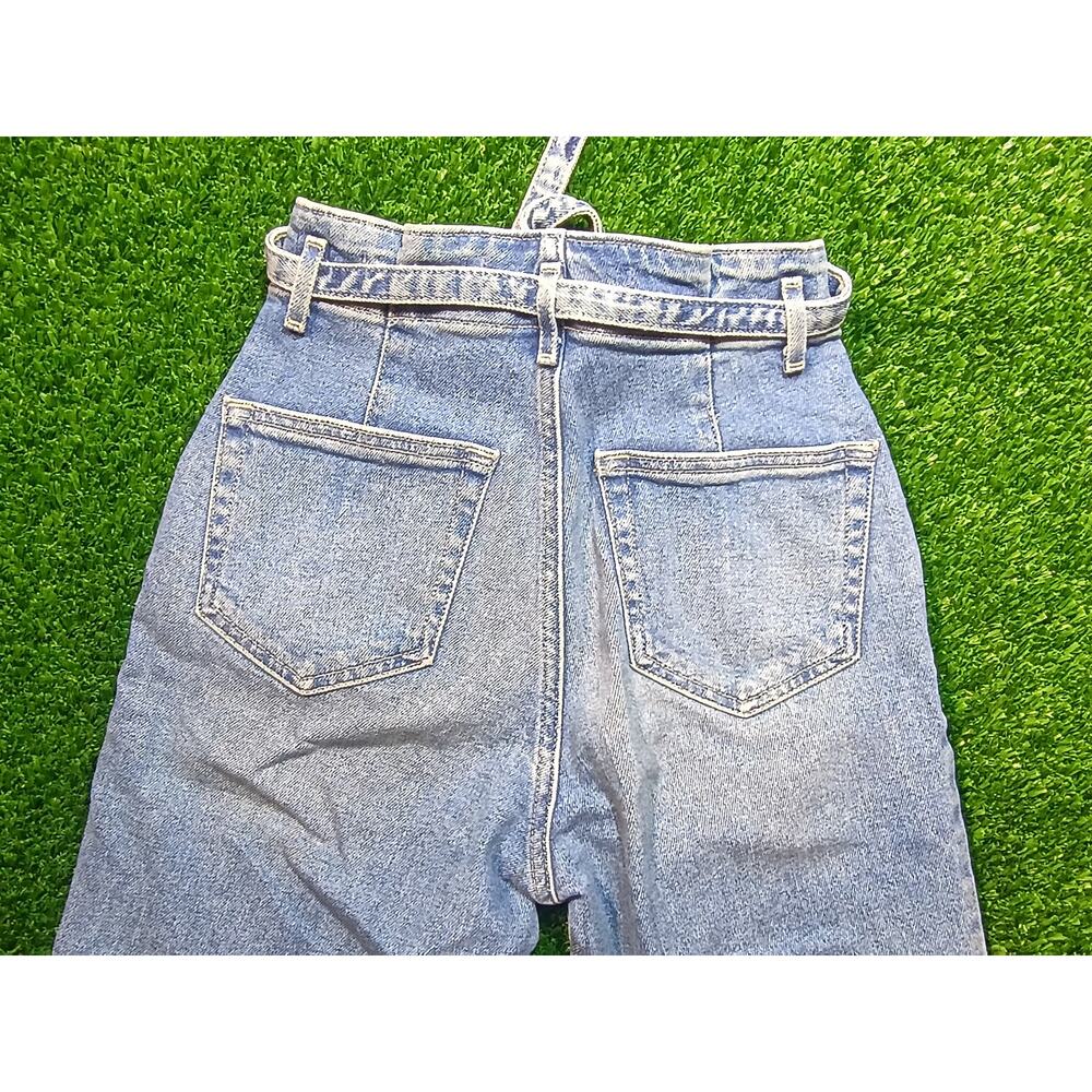 Hollister Ultra High-Rise Mom Jeans - Vintage Stretch - Picture 7 of 7